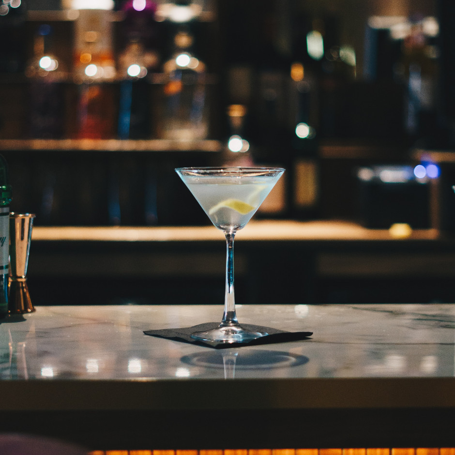 Martini niezmieszane / photo: Rick Barrett on Unsplash 