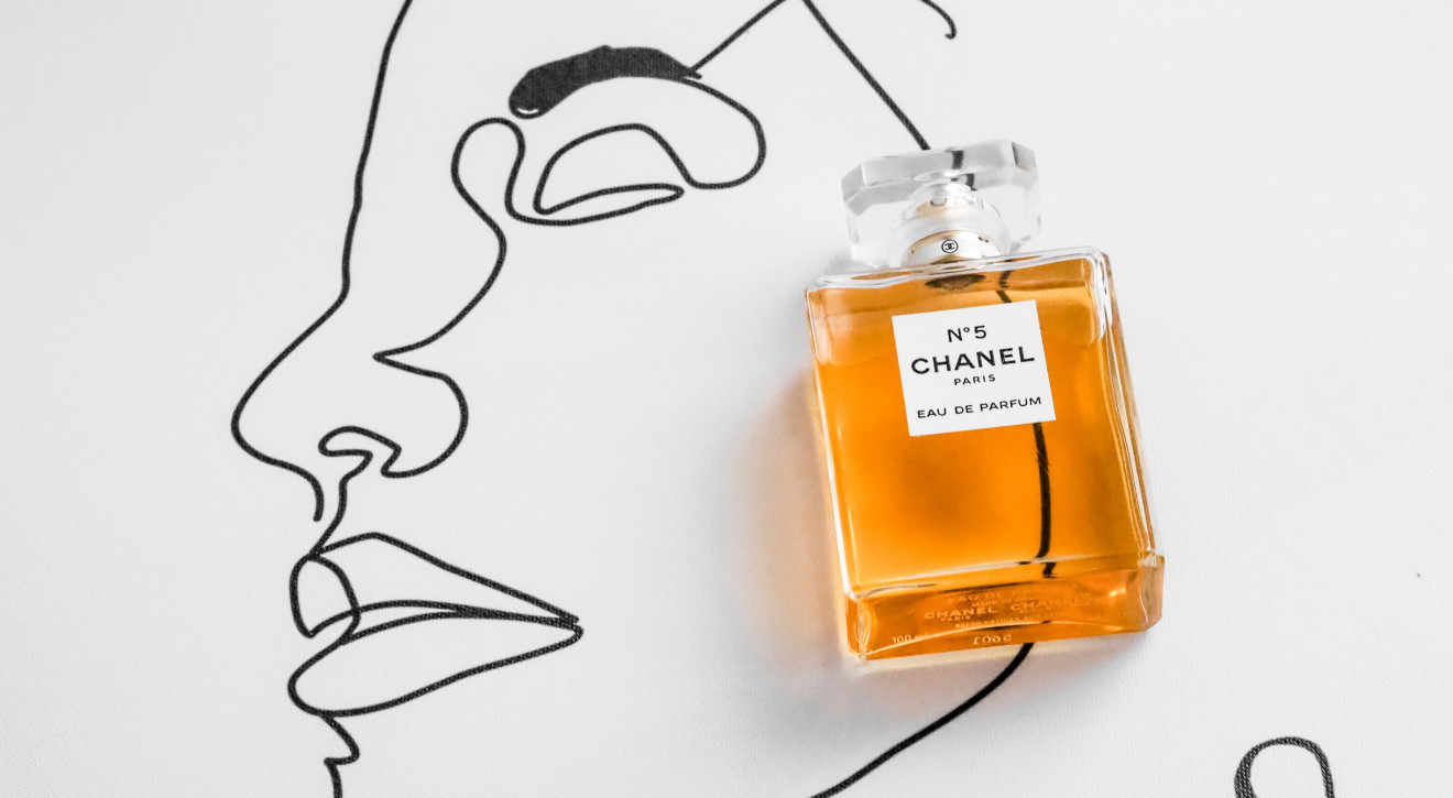 Perfumy Chanel No. 5 w butelce z recyklingu. Mała-wielka zmiana perfumeryjnej legendy!