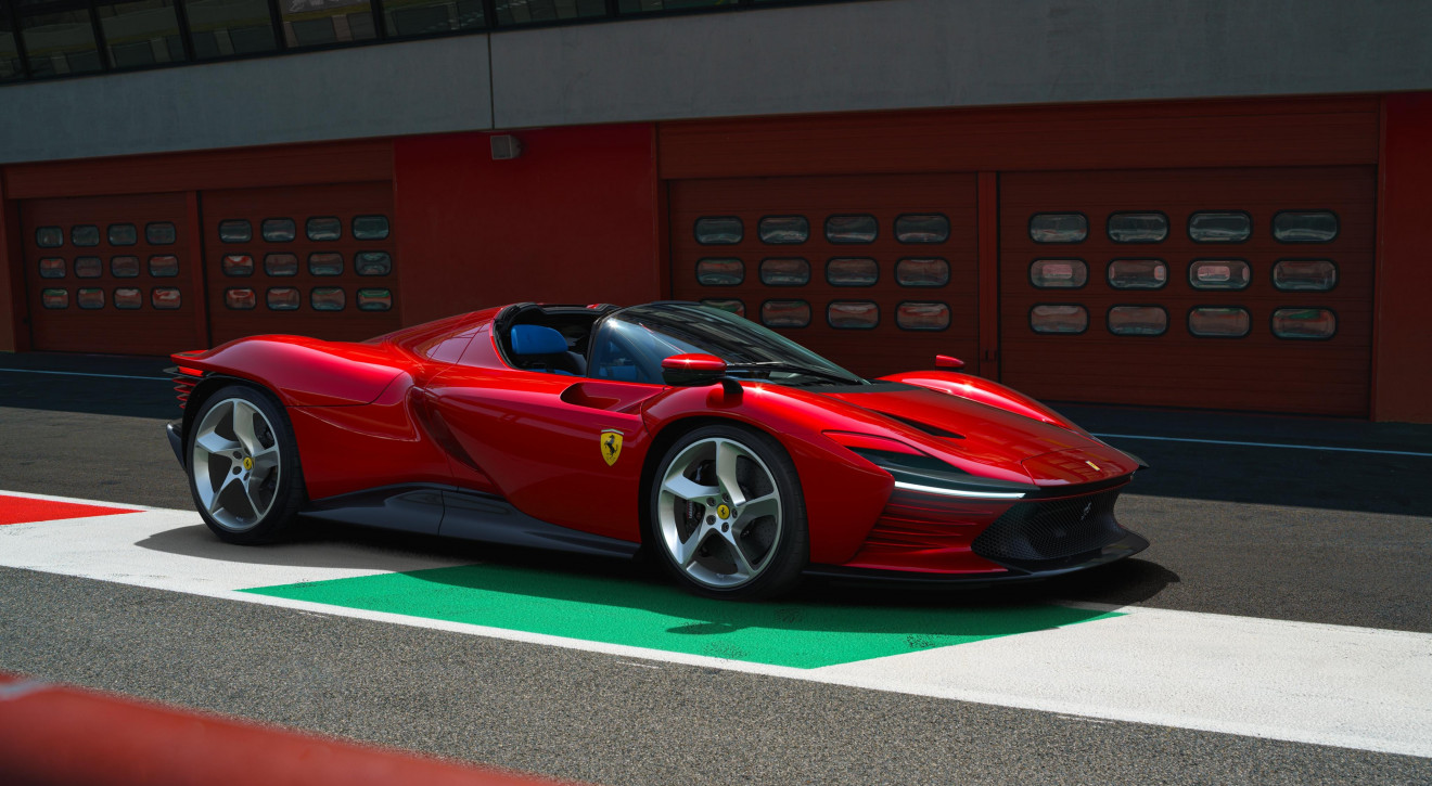 Ferrari Daytona SP3 to ultranowoczesny hołd dla wyścigowej przeszłości marki