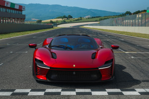 Ferrari Daytona SP3 - agresywny przód/fot.Ferrari