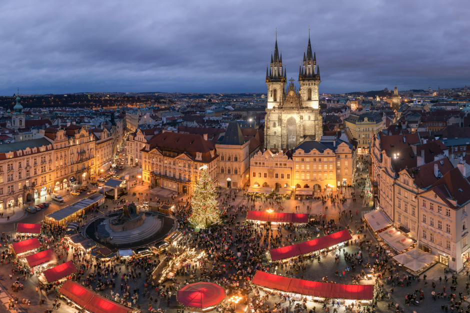 Jarmark świąteczny w Pradze / Getty Images