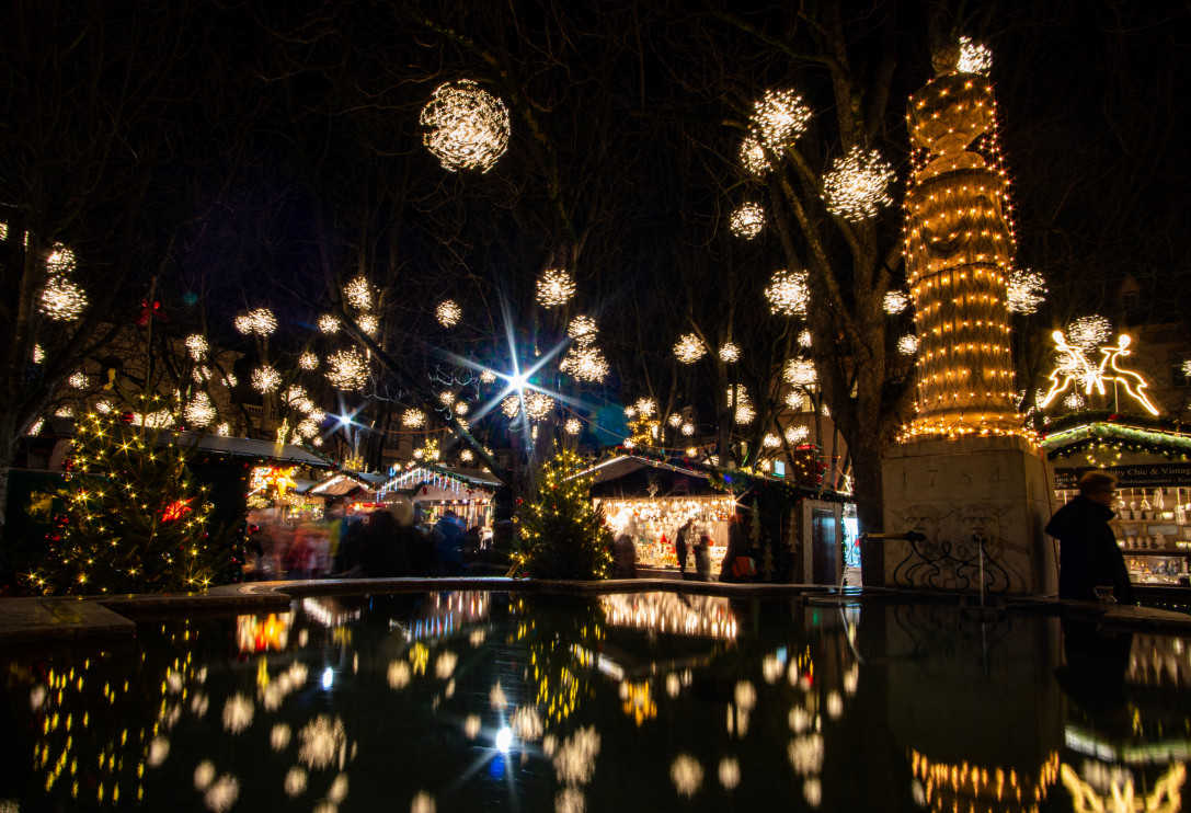 Jarmark świąteczny w Bazylei / Shutterstock