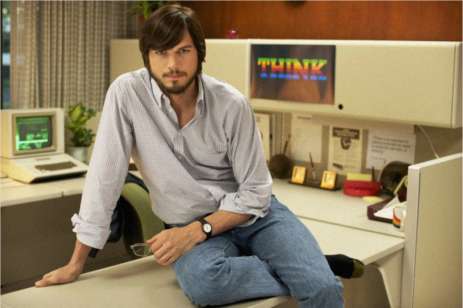Ashton Kutcher jako Steve Jobs/fot. kadr z filmu