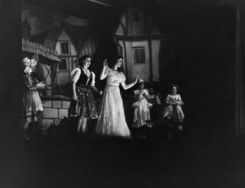 Księżniczka Elżbieta i księżniczka Małgorzata w pantomimie 