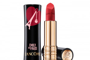 Czerwona szminka z kolekcji Emily in Paris x Lancôme / materiały prasowe