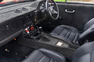 Aston Martin V8 Vantage Zagato - wnętrze od strony pasażera/fot. Dylan Miles