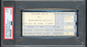 Bilet na debiutancki mecz Michaela Jordana/fot. Huggins & Scott Auctions