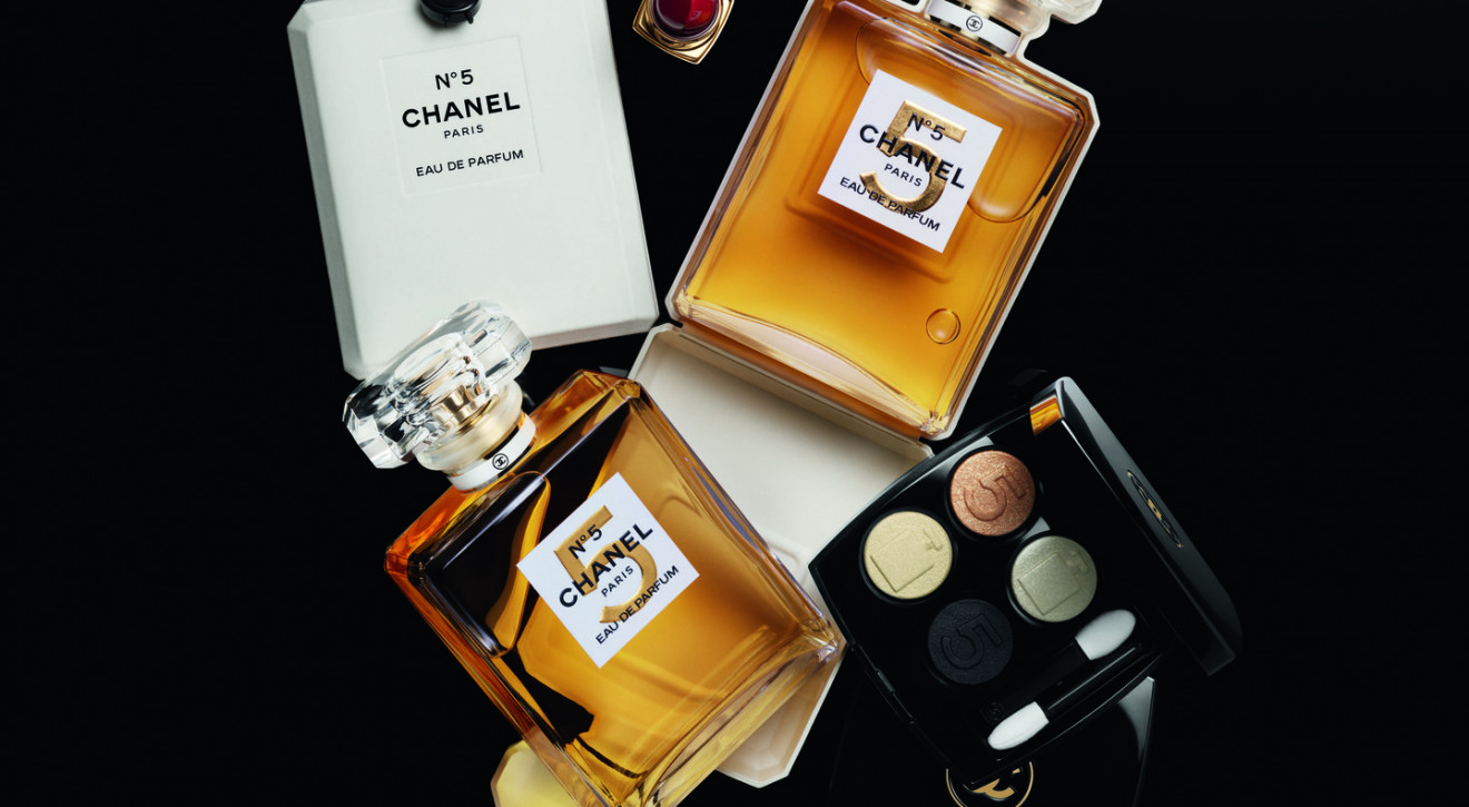 Perfumy Chanel kończą 100 lat! Limitowana kolekcja Chanel N°5 na Święta 2021 zainteresuje nie tylko fanów marki