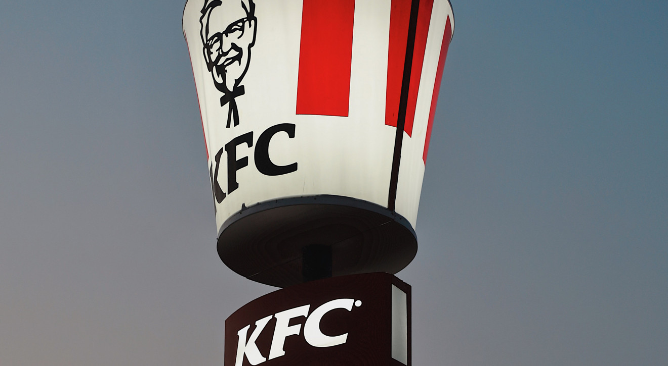 KFC na Boże Narodzenie w Japonii / Photo by Kim Wine on Unsplash KFC i Starbucks na Boże Narodzenie, czyli jak świętuje się w Japonii?