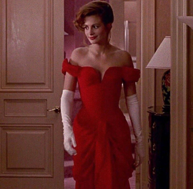 Julia Roberts w czerwonej sukni / kadr z filmu 