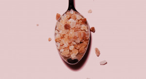 Czy różowa sól jest zdrowa? Nowe badania nie pozostawiają złudzeń