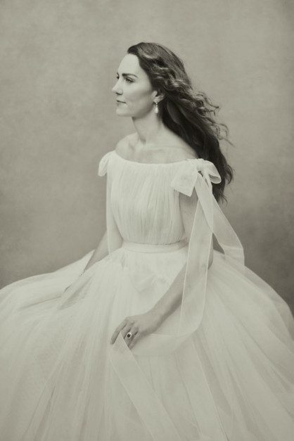 Kate Middleton - trzy nowe oficjalne portrety księżnej z okazji 40. urodzin / Kensington Palace - Paolo Roversi 