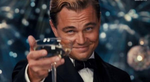 Leonardo DiCaprio ma własne drzewo / kadr z filmu "Wilk z Wall Street"