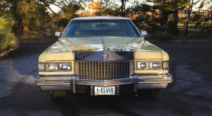 Możesz kupić Cadillac Elvisa Presleya. Auto dostępne jest w zaskakująco przystępnej cenie!