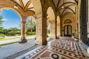 Zamek, który oglądać mogliśmy w "Ojcu Chrzestnym" wystawiony na sprzedaż /  Italy Sotheby’s International Realty