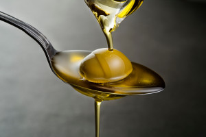 Oliwa z oliwek wydłuża życie? Nowe badania dają nam odpowiedź