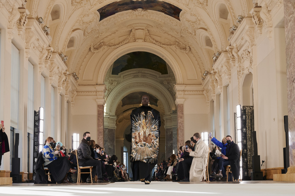 Schiaparelli haute couture wiosna-lato 2022 / Getty Images