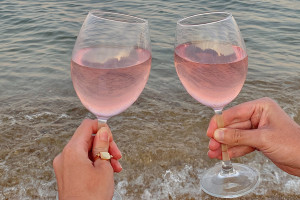 Wino różowe jest jednym z najważniejszych trendów na 2022 r./ solod_sha z Pexels