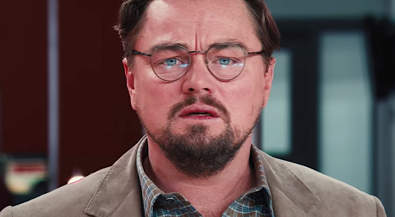 Leonardo DiCaprio w katastroficznej komedii "Nie patrz w górę"/kadr z filmu Leonardo DiCaprio alarmuje: "Ludzkość ma 9-letnie okno czasowe, potem nie będzie już odwrotu"