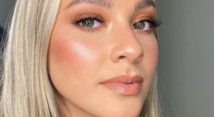 Modny makijaż - brzoskwiniowy makijaż jak pocałunek słońca / Instagram @ariellewraybeauty
