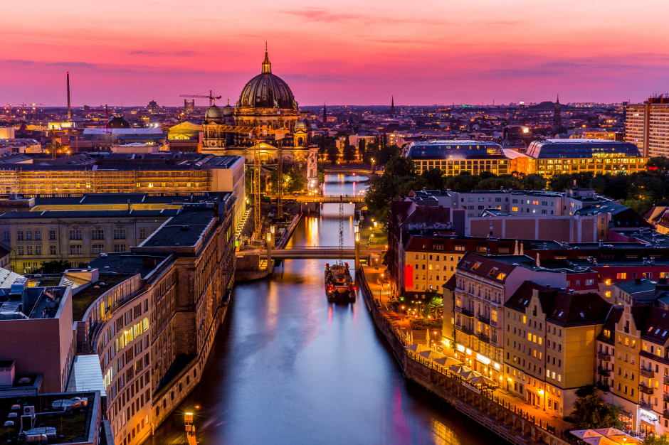Berlin po zachodzie słońca / Shutterstock
