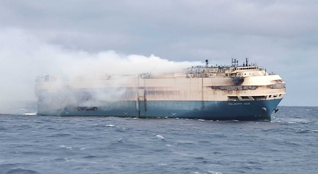 Statek Felicity Ace na Atlantyku wciąż płonie. Straty szacowane są na setki milionów dolarów