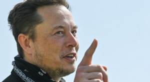Elon Musk kpi z groźby Dimitrija Rogozina /  Getty Images