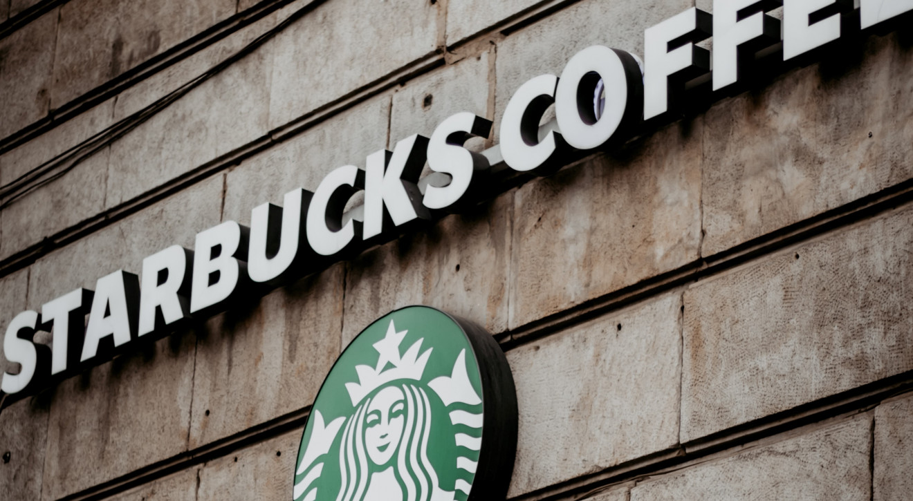 Dlaczego Starbucks nie zamknął kawiarni w Rosji? Firma tłumaczy, że dochód ze sprzedaży zostanie przeznaczony na pomoc ukraińskim uchodźcom