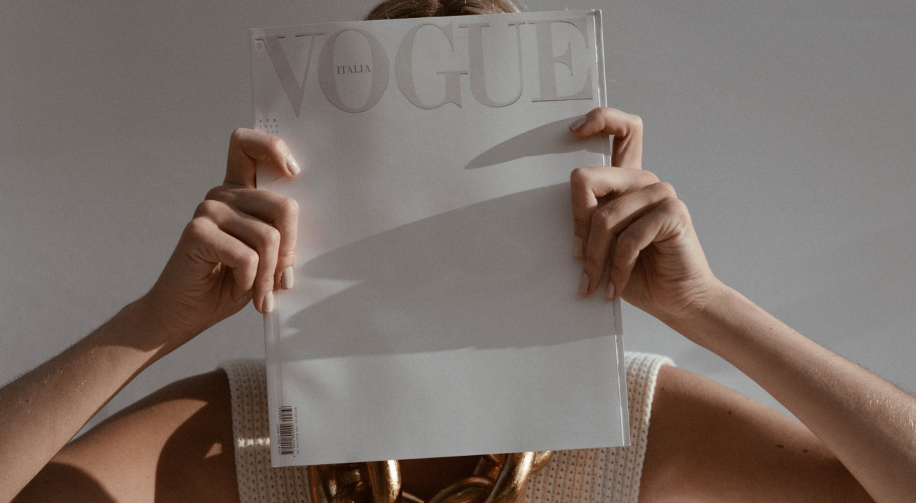 Właściciel Vogue, GQ, Glamour i Vanity Fair wstrzymuje działalność rosyjskich redakcji / Dziana Hasanbekava z Pexels Vogue, GQ, Glamour i Vanity Fair wstrzymują działalność rosyjskich redakcji z powodu wojny w Ukrainie