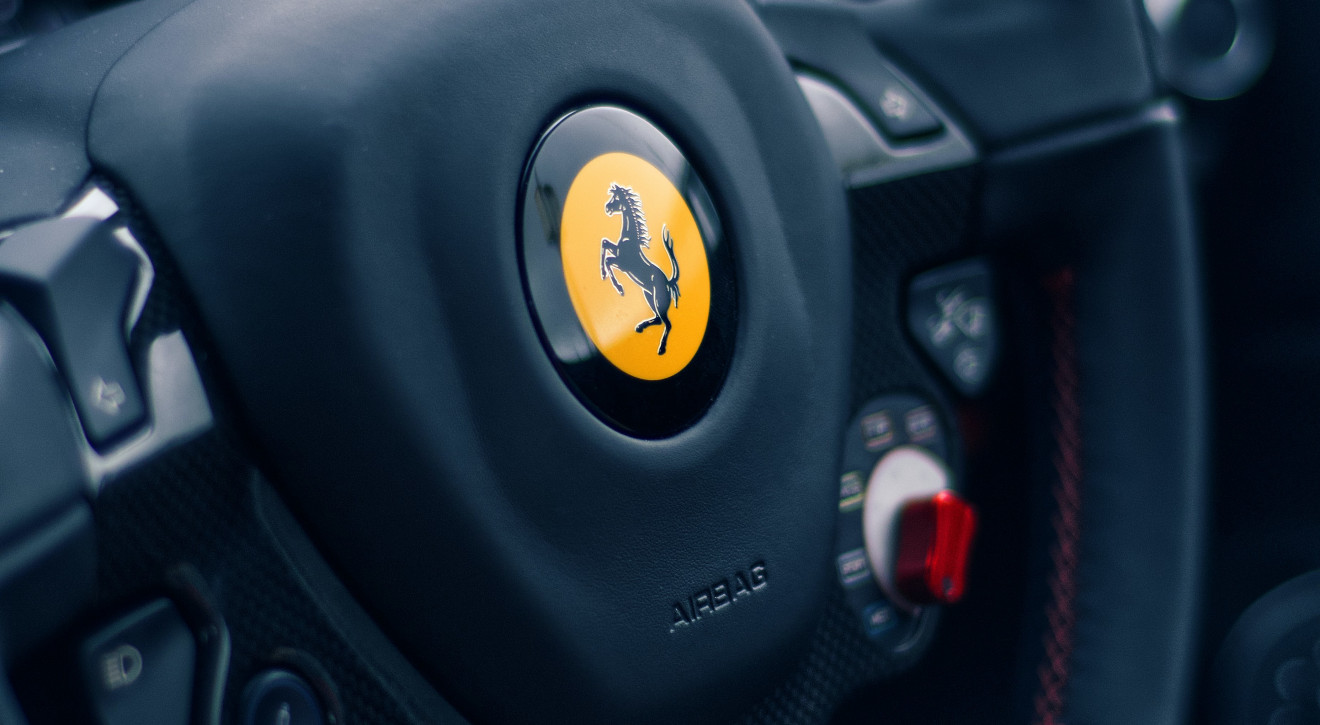 Ferrari i Lamborghini wycofały się z Rosji/ Photo by Jash Kothari on Unsplash Ferrari i Lamborghini wycofują się z Rosji. "Stoimy z Ukrainą ramię w ramię"