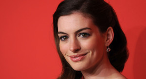 Anne Hathaway wspiera Ukrainę / Shutterstock