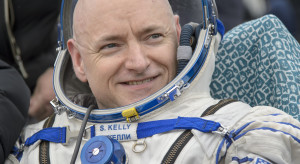 Scott Kelly - astronauta NASA zwraca rosyjski medal / Getty Images