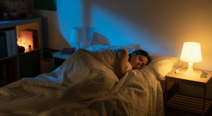 Kontakt ze światłem podczas snu może prowadzić do licznych chorób m.in. cukrzycy/fot. Shutterstock