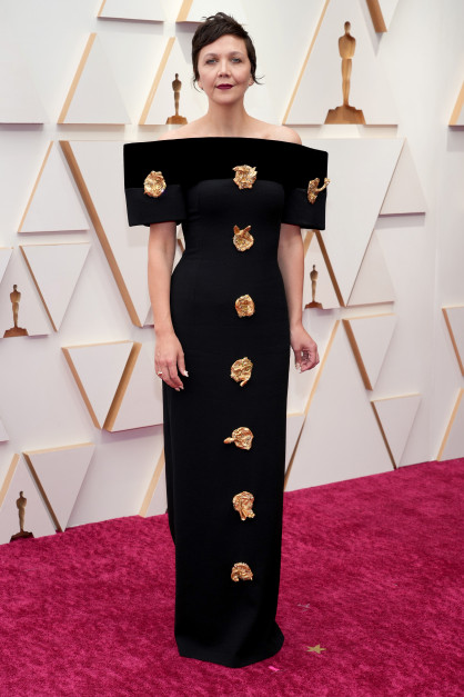 Oscary 2022: Maggie Gyllenhaal w sukni Schiaparelli / Getty Images 