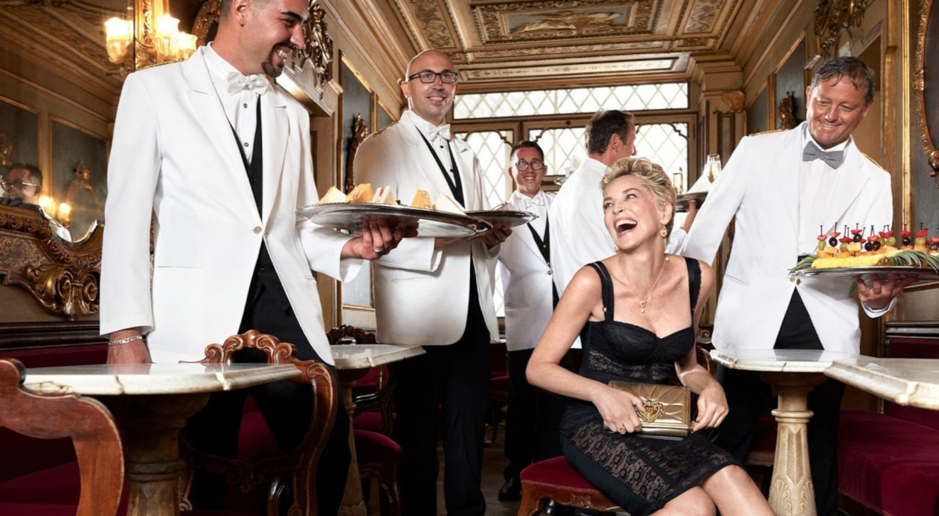 Legenda kina 64-letnia Sharon Stone celebruje dolce vita w nowej kampanii DOLCE & GABBANA