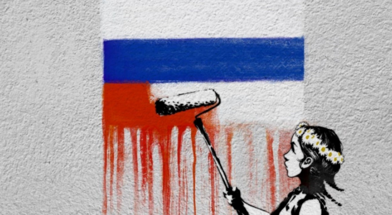 Powstała antywojenna flaga Rosji. „Ta, której używają władze, jest symbolem rozlewu krwi, wojny i agresji”