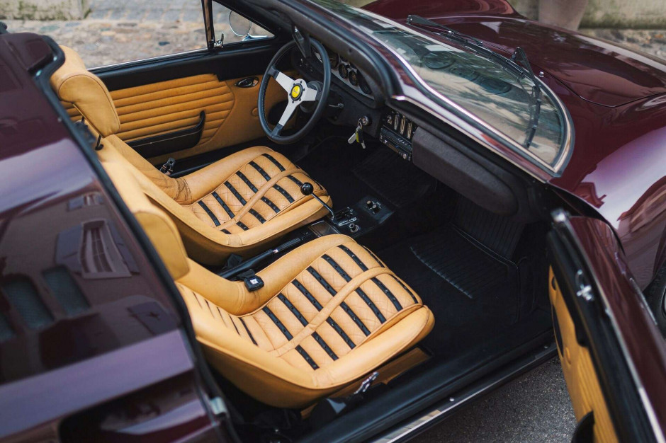 Ferrari dino - fotele w stylu Daytona/fot. Sotheby's