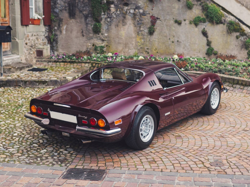 Ferrari dino z 1973 r. - tył auta/fot. Sotheby's