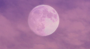 Pełnia Księżyca kwiecień 2022:  Różowy Księżyc wprowadzi do naszego życia harmonię tuż przed Wielkanocą