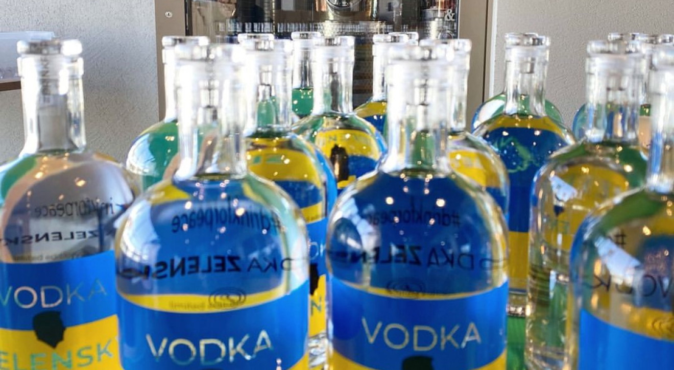 Wódka "Zelensky" już w sprzedaży. Zyski zostaną przekazane na pomoc Ukrainie