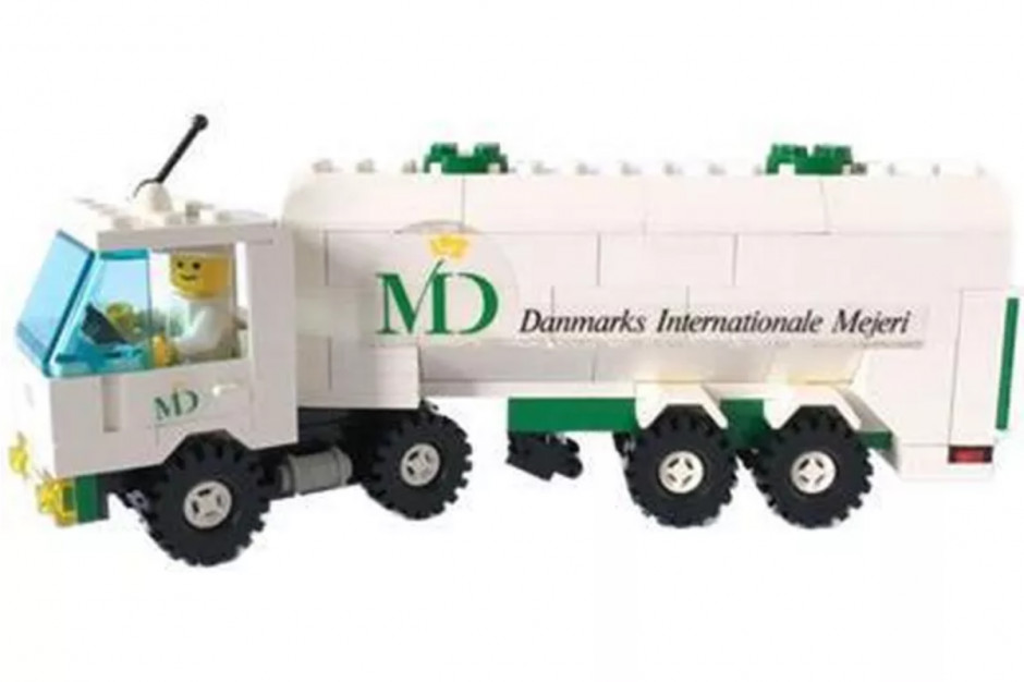 LEGO ciężarówka mleczna/fot. BrickEconomy