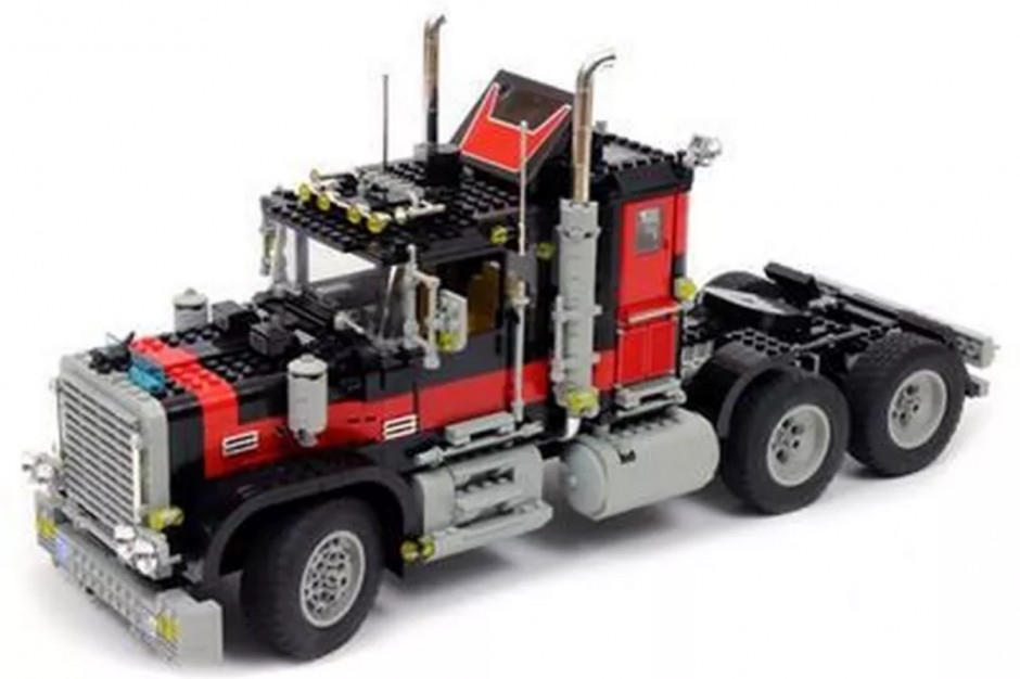 LEGO Giant Truck/fot. BrickEconomy