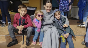 Angelina Jolie odwiedziła szpital pediatryczny we Lwowie. Rosja komentuje: "To geniusz zachodniego PR"