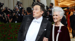 Elon Musk z mamą Maye Musk na Met Gali 2022 / Getty Images