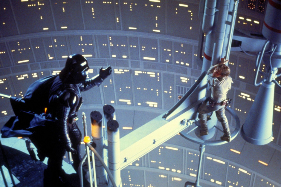 Scena, w której Luke Skywalker dowiaduje się, że Darth Vader jest jego ojcem/fot. kadr z filmu