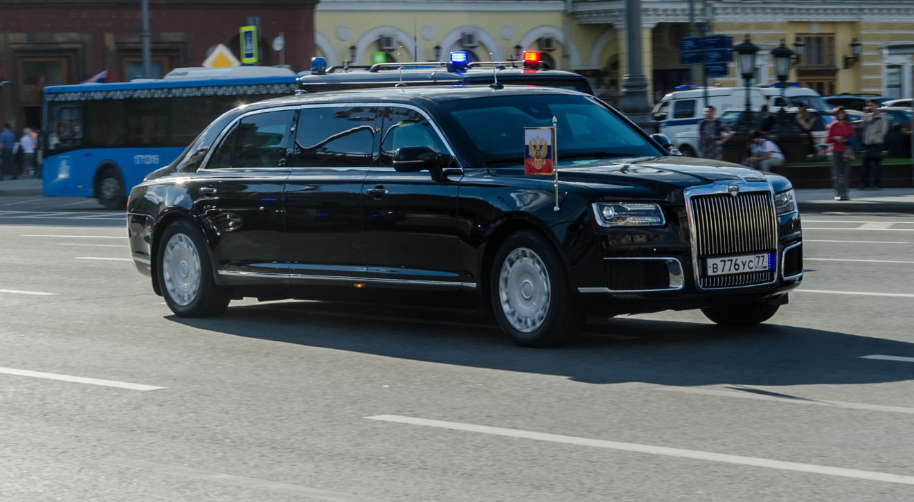 Dzień Zwycięstwa w Rosji i narodowa limuzyna Putina. Co wiemy o Aurusie Senat, rosyjskim Rolls-Roysie?