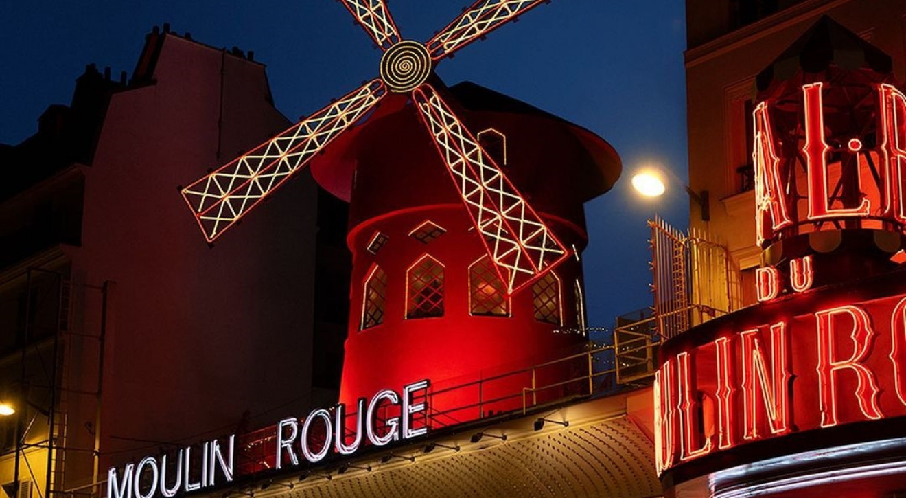 Paryż: Moulin Rogue do wynajęcia. Airbnb otwiera dla gości "sekretny kabaretowy pokój"