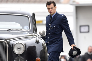 Harry Styles w filmie "My Policeman" - plan zdjęciowy / Getty Images