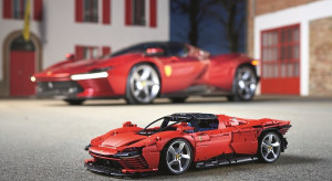 LEGO® Technic™ Ferrari Daytona SP3 / materiały prasowe LEGO