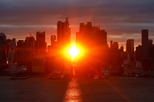 "Manhattanhenge" - na ten zachód słońca czeka co roku cały Nowy Jork. Kiedy można go oglądać?